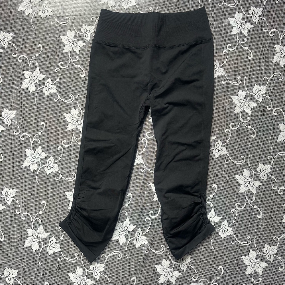 Lululemon Crop Leggings in Black